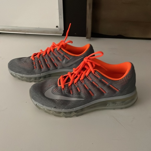 Nike AirMax shoes - Picture 2 of 6